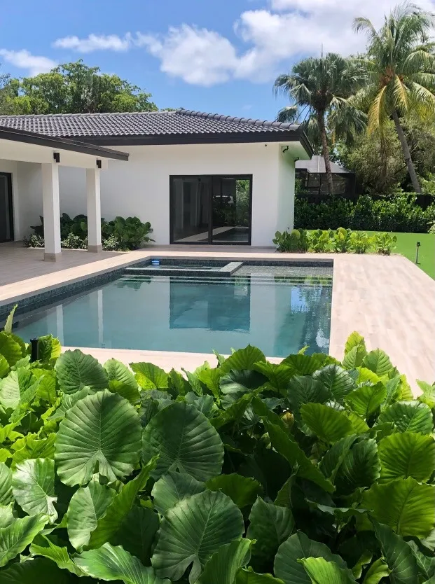 Modern Pool & Spa